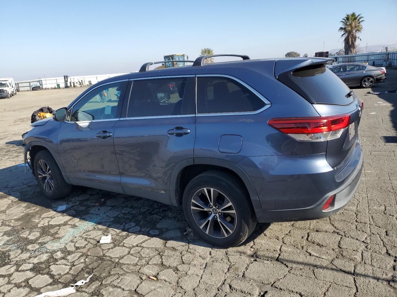2019 TOYOTA HIGHLANDER - Image 2