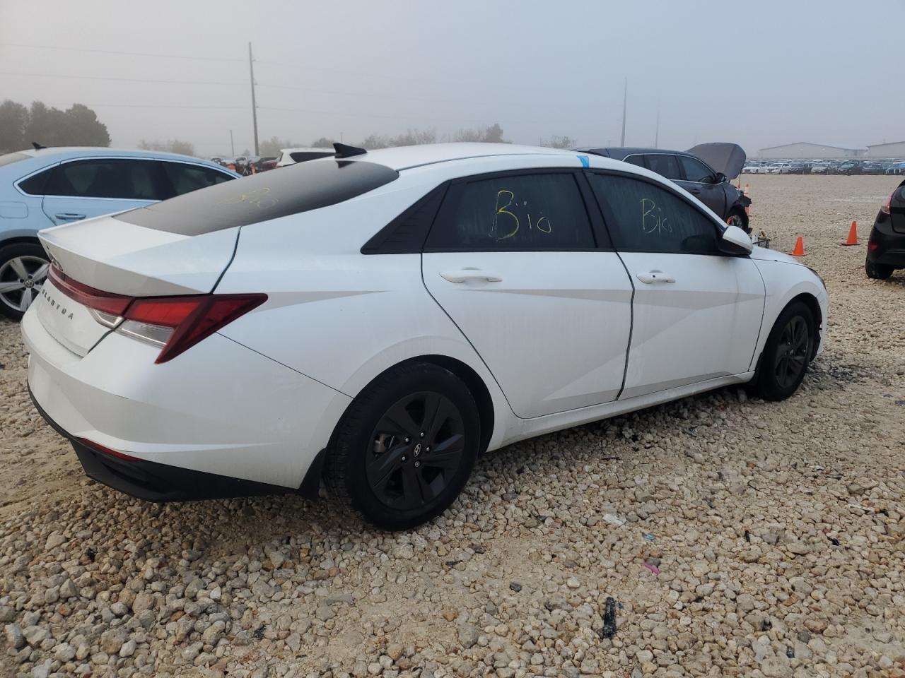 2022 HYUNDAI ELANTRA SE - Фото 3