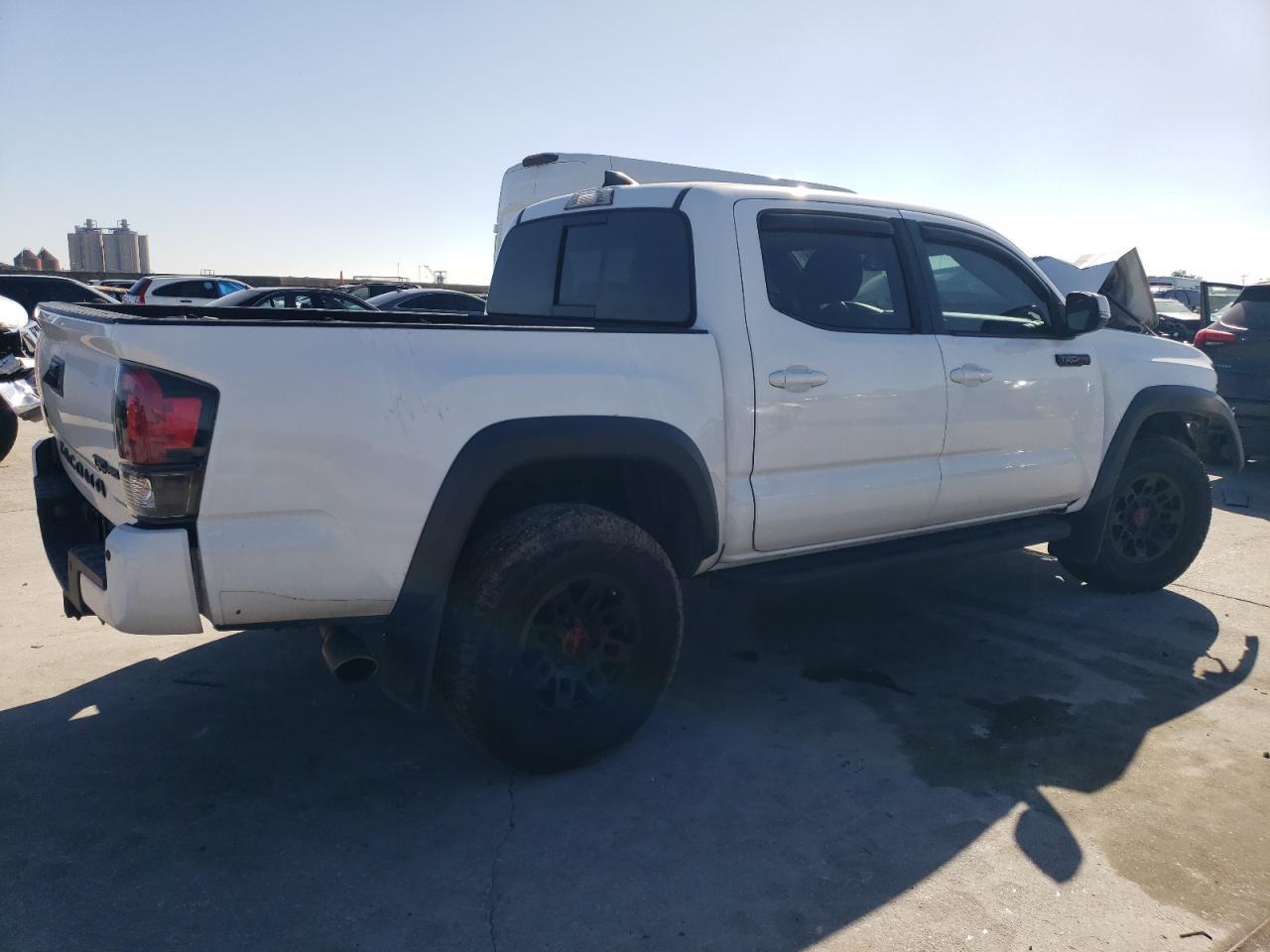 2017 TOYOTA TACOMA DOU - Фото 3