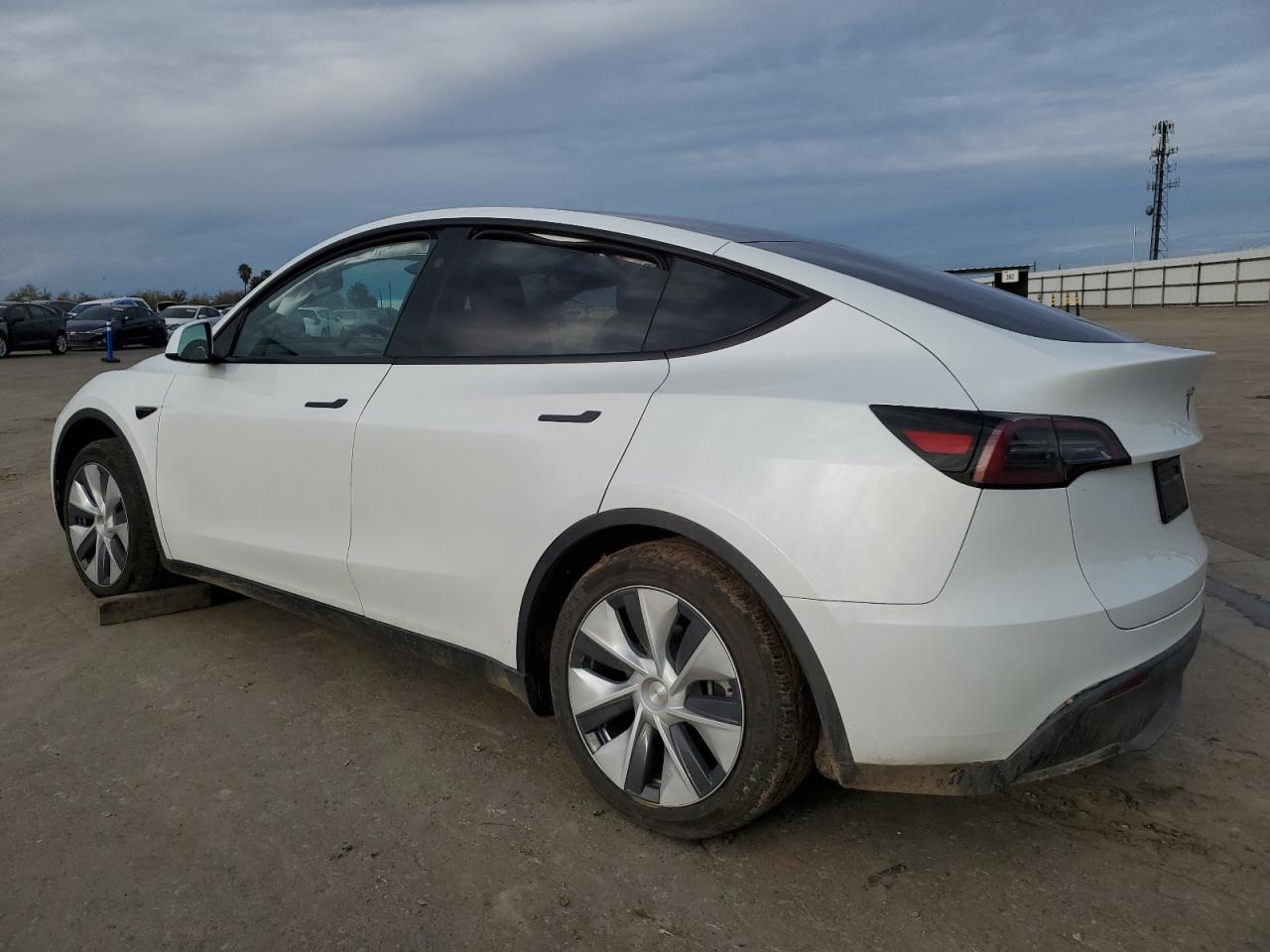 2024 TESLA MODEL Y - Image 2