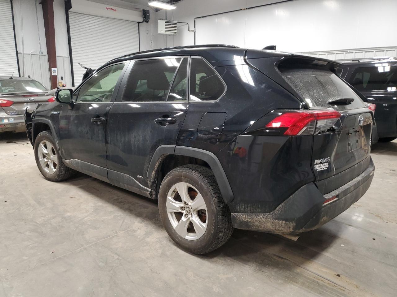 2020 TOYOTA RAV4 XLE - Image 2