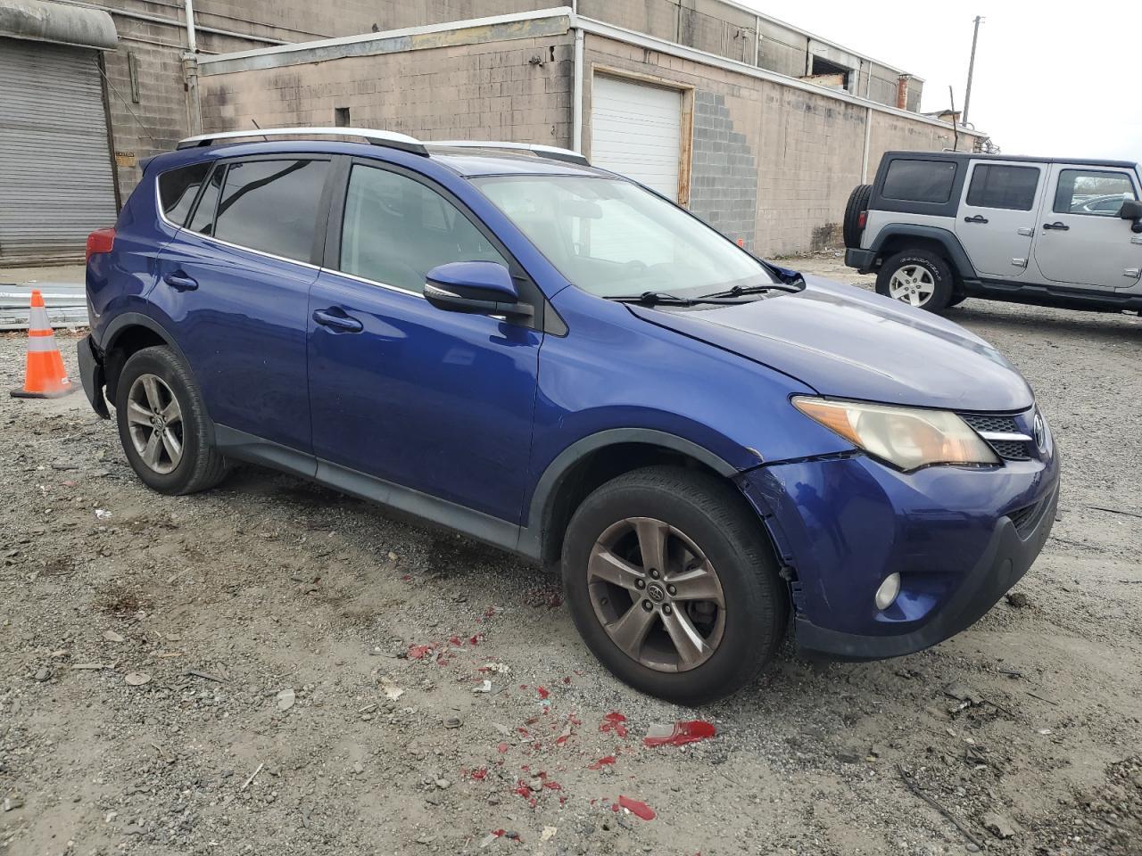2015 TOYOTA RAV4 XLE - Image 4