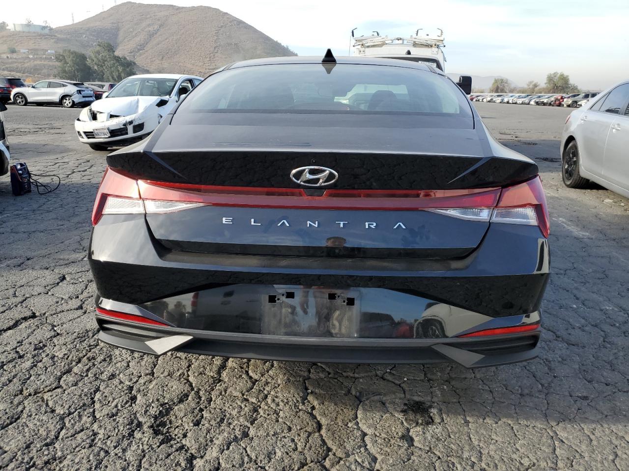2023 HYUNDAI ELANTRA SE - Фото 6