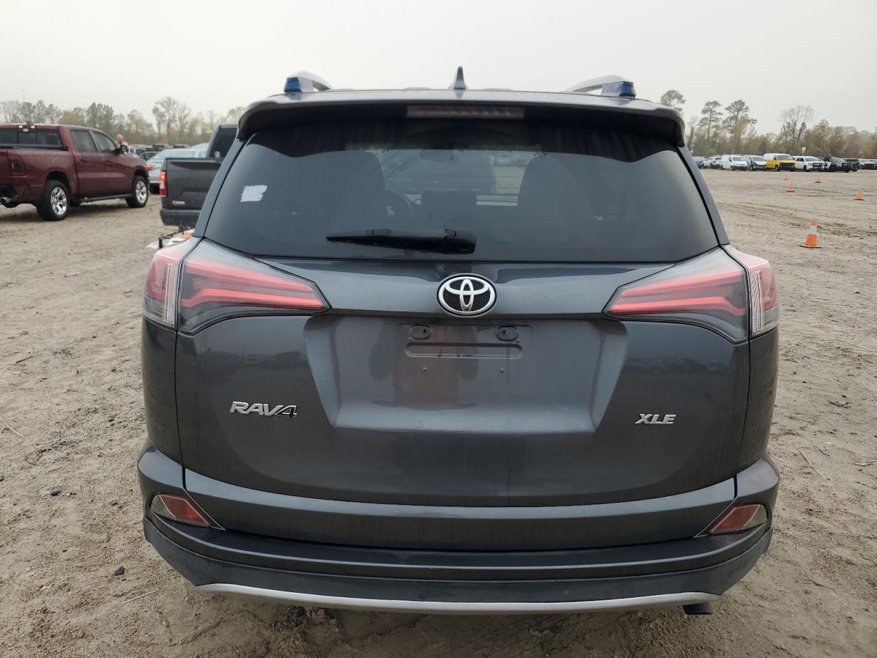 2017 TOYOTA RAV4 XLE - Фото 6