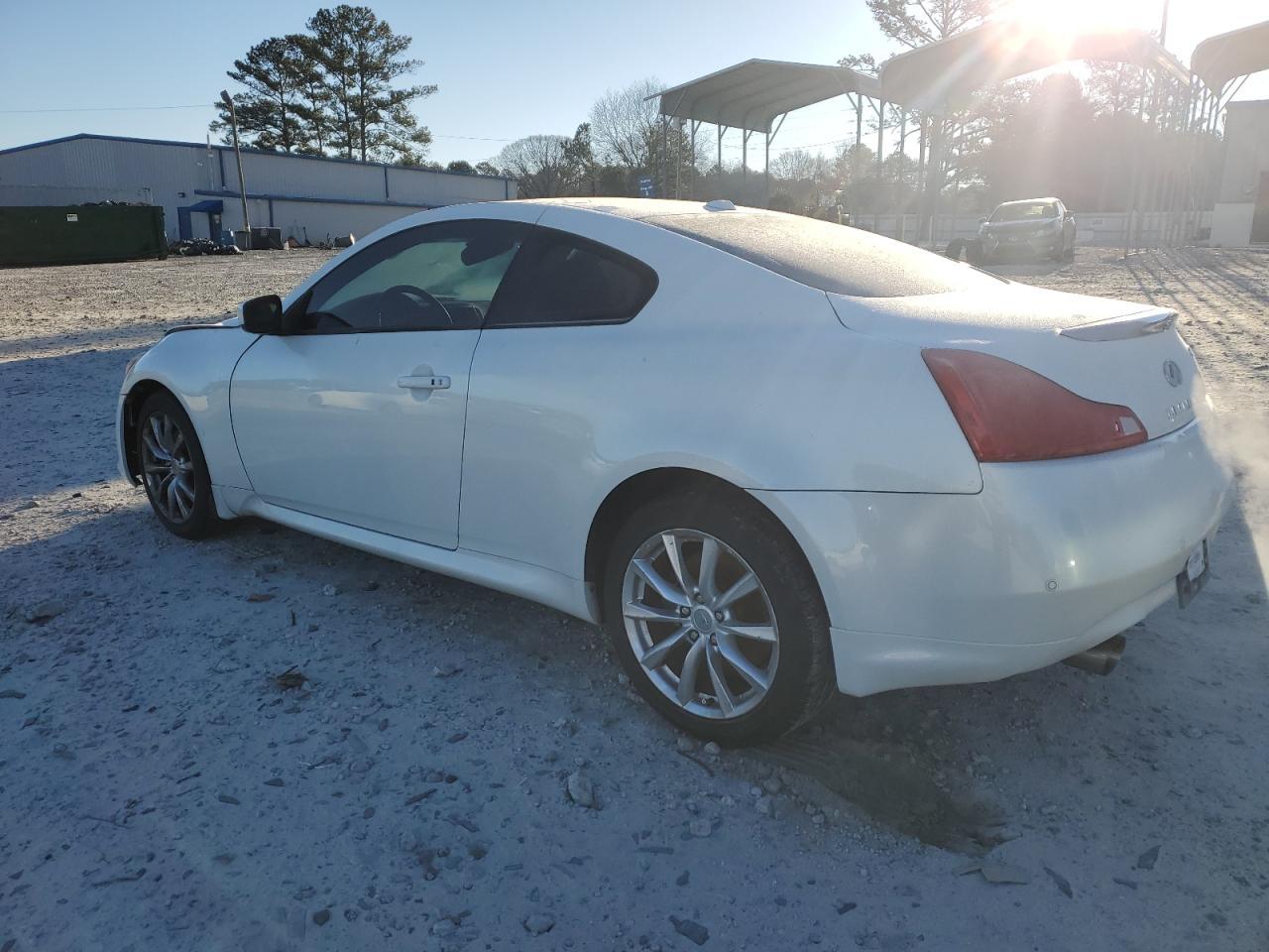 2011 INFINITI G37 - Фото 2