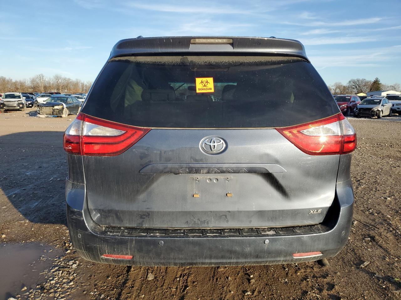2015 TOYOTA SIENNA XLE - Фото 6