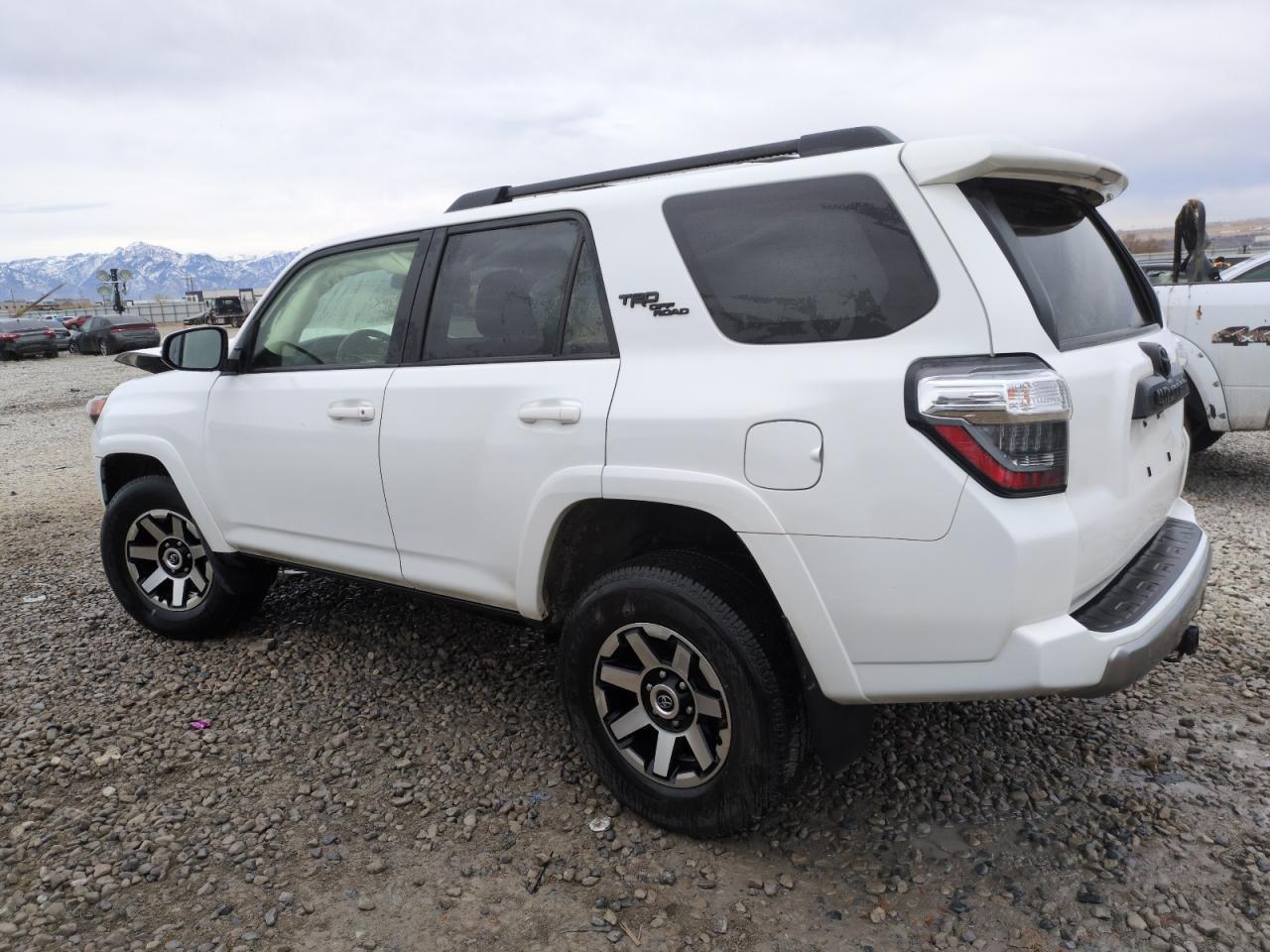 2022 TOYOTA 4RUNNER SR - Image 2