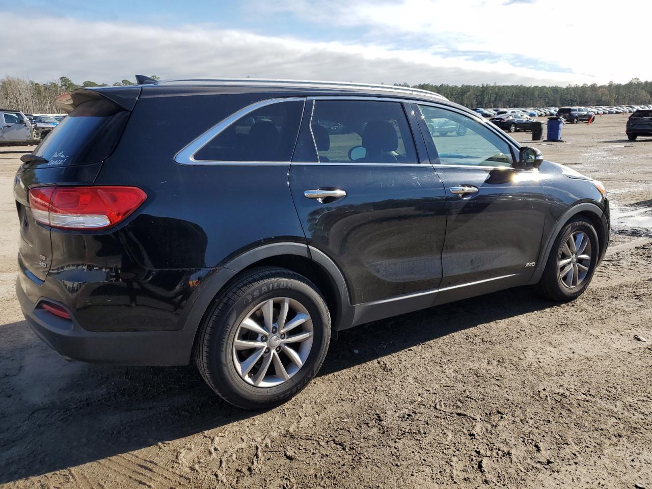2017 KIA SORENTO LX - Image 3
