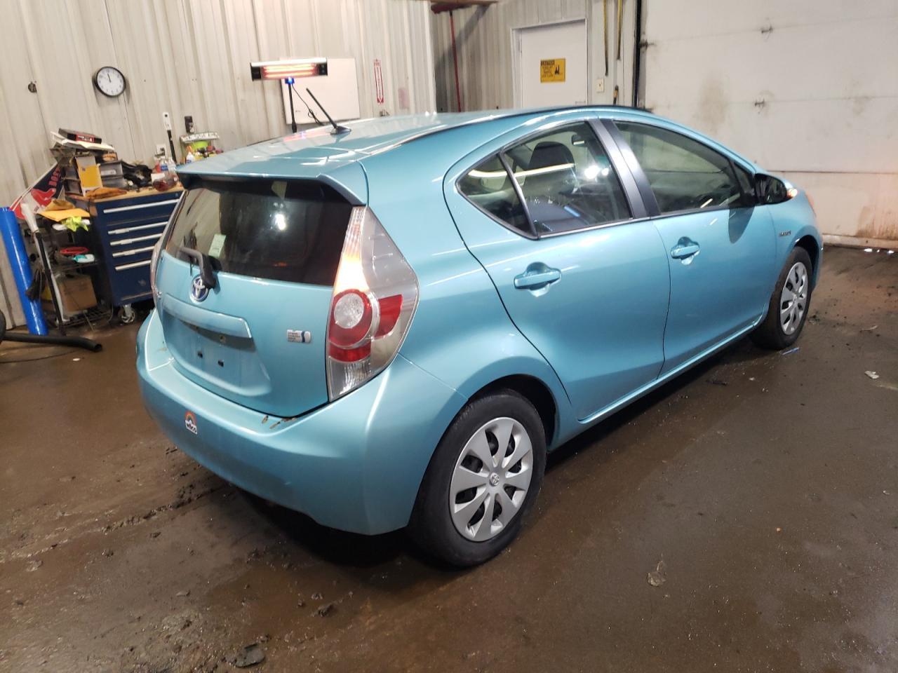 2013 TOYOTA PRIUS C - Фото 3