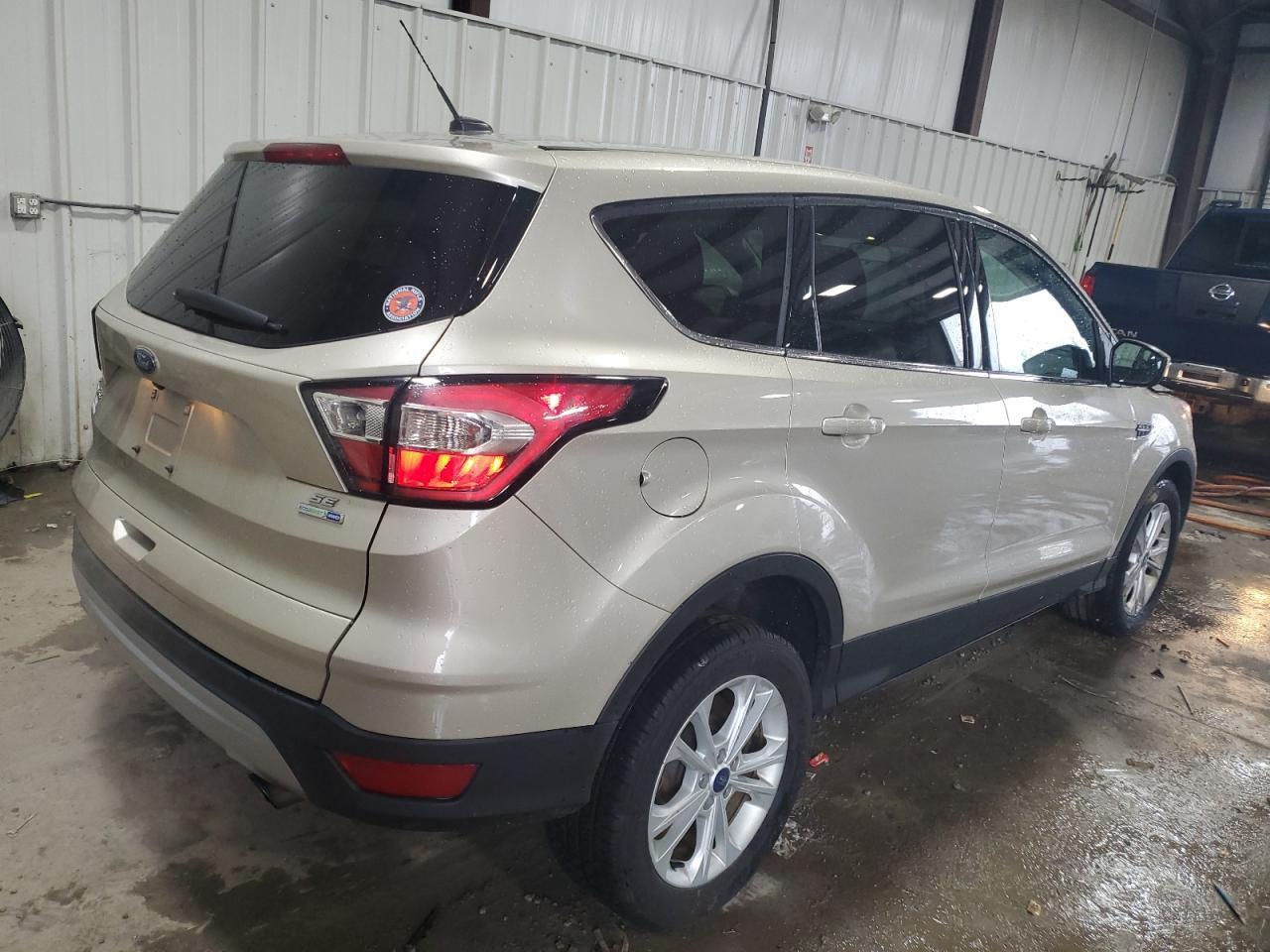 2017 FORD ESCAPE SE - Image 3
