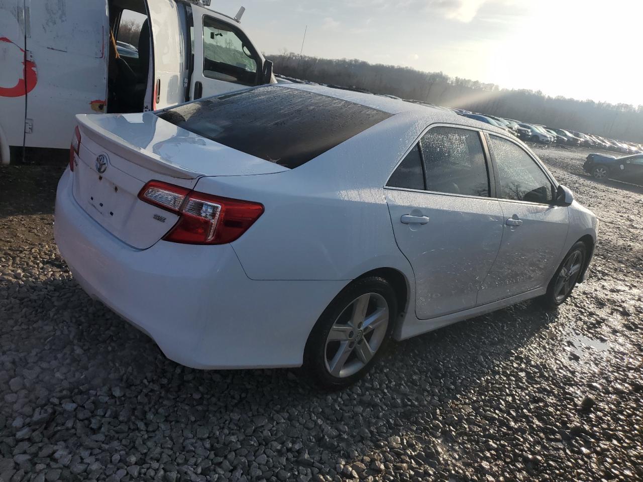 2014 TOYOTA CAMRY L - Image 3