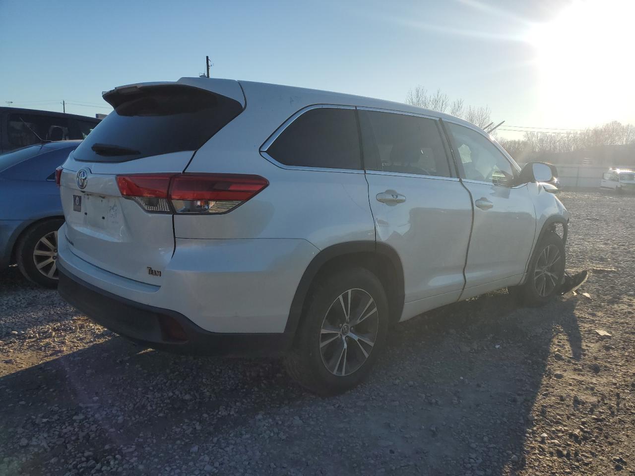 2018 TOYOTA HIGHLANDER - Фото 3