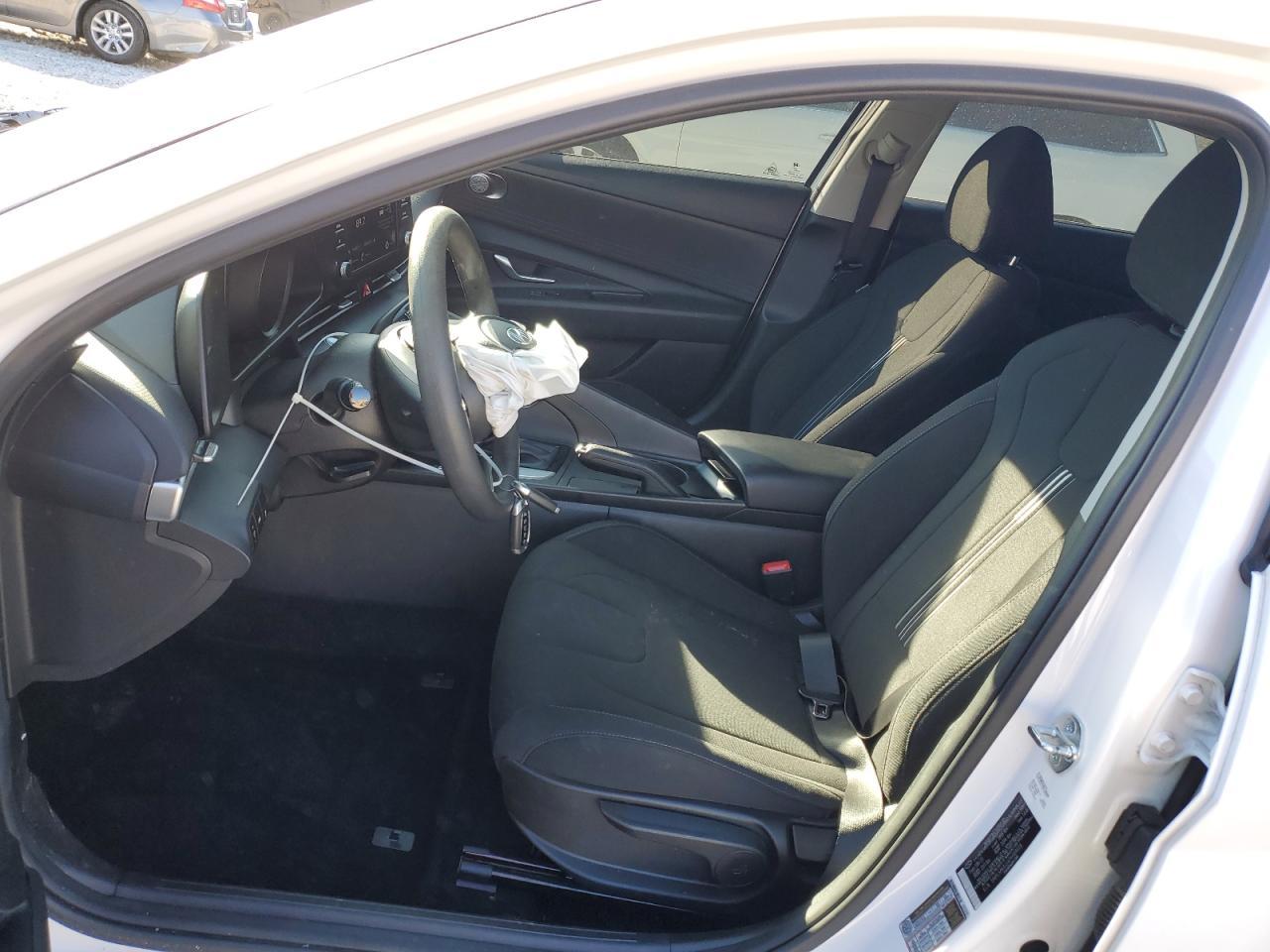 2023 HYUNDAI ELANTRA SE - Image 7
