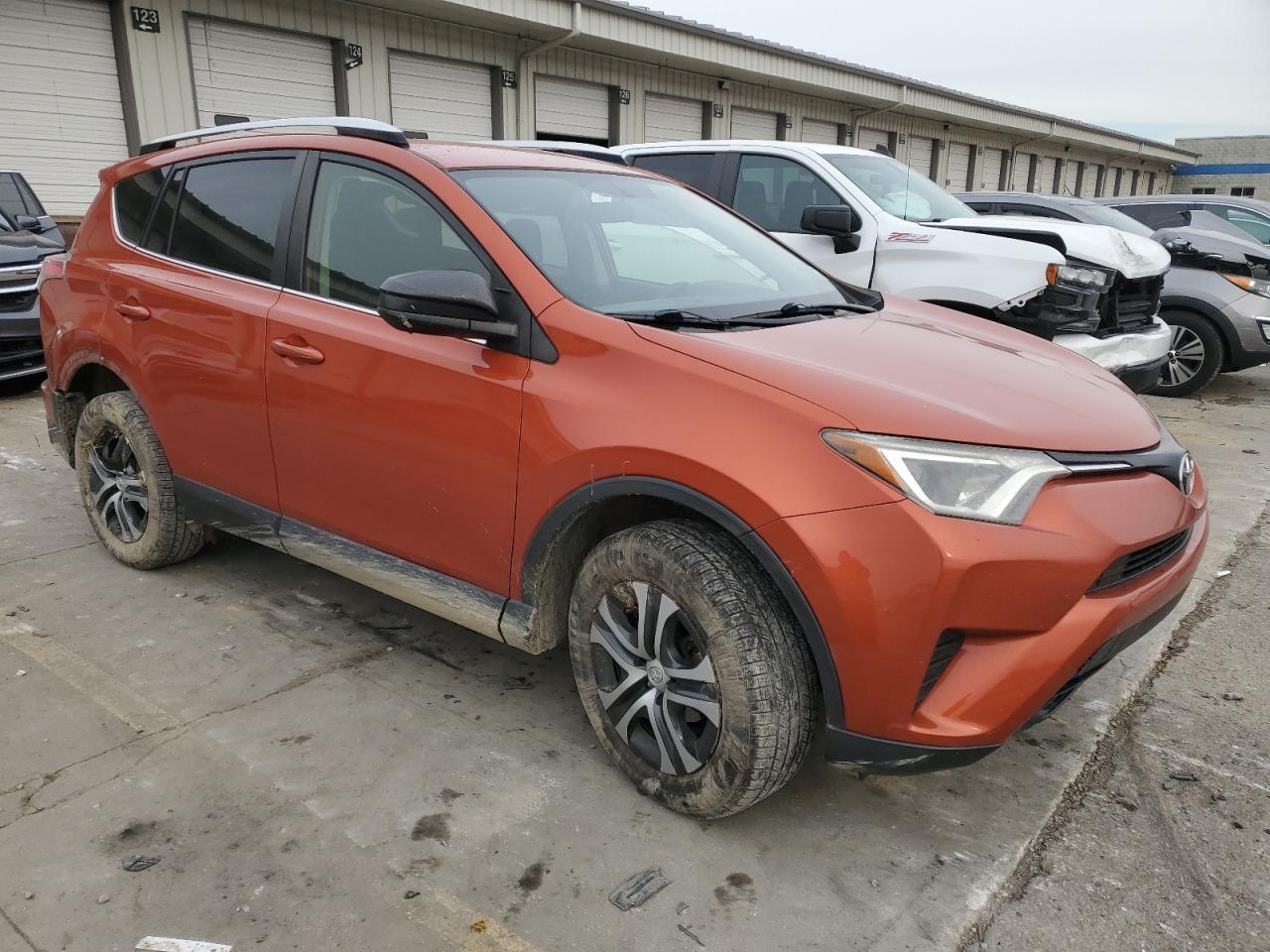 2016 TOYOTA RAV4 LE - Фото 4