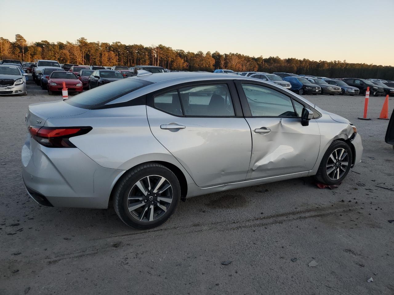 2021 NISSAN VERSA SV - Фото 3