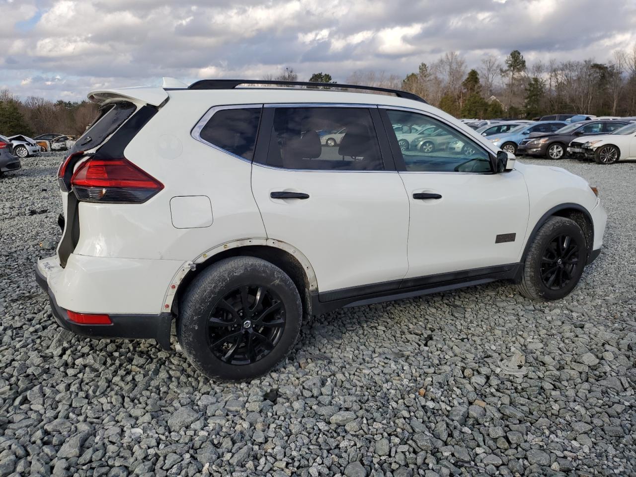 2017 NISSAN ROGUE SV - Фото 3