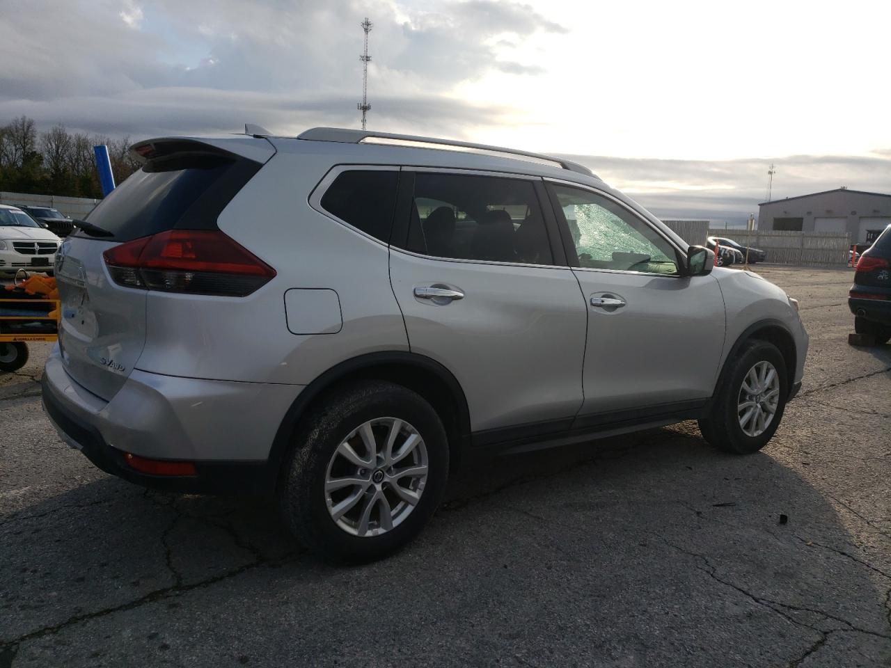 2018 NISSAN ROGUE S - Фото 3