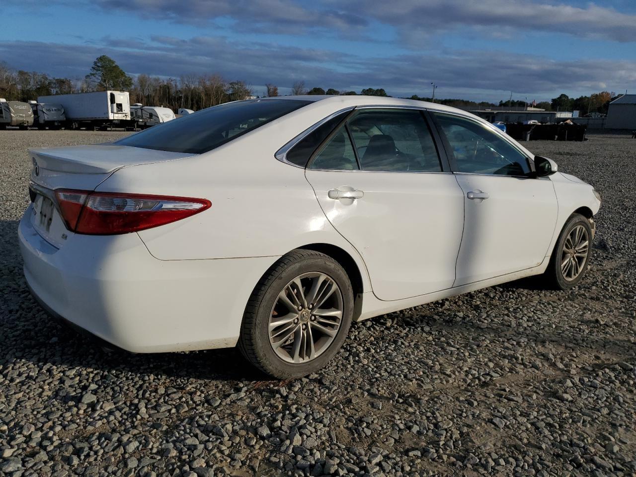 2016 TOYOTA CAMRY LE - Фото 3