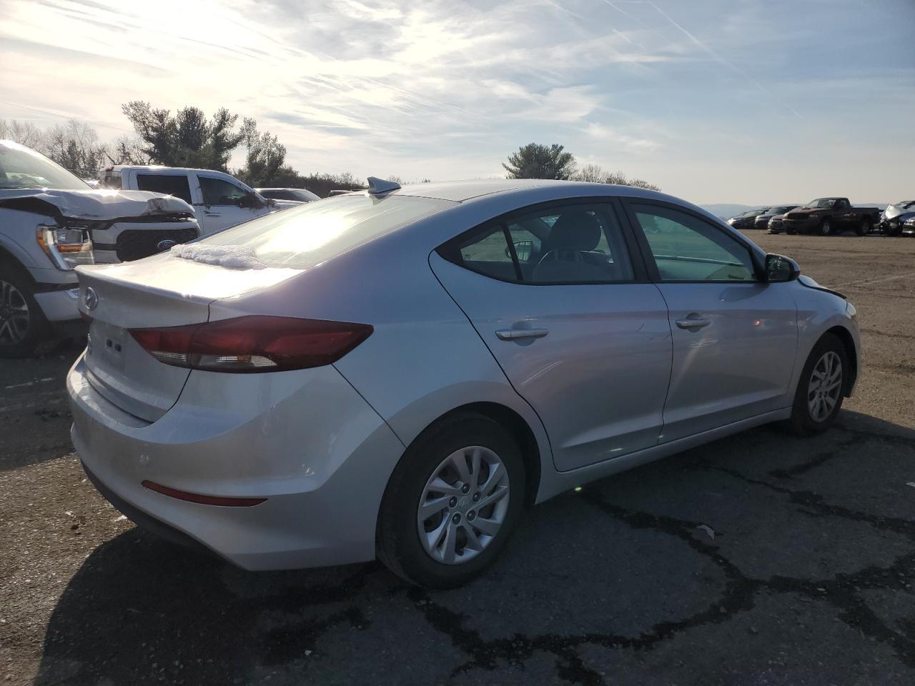2017 HYUNDAI ELANTRA SE - Фото 3