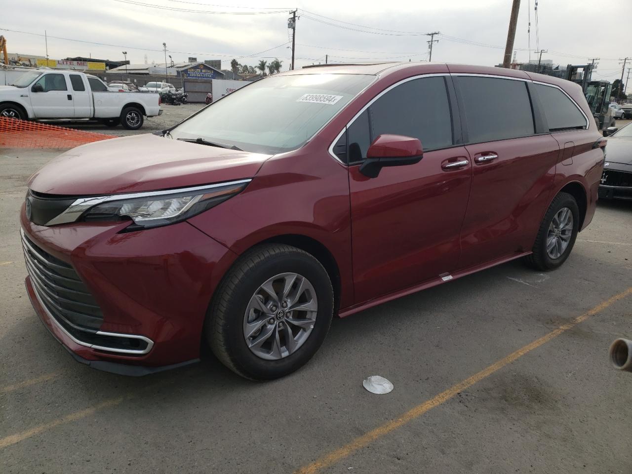 2022 TOYOTA SIENNA XLE car image