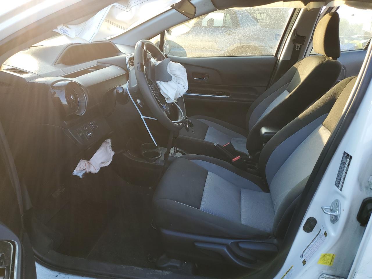 2018 TOYOTA PRIUS C - Фото 7