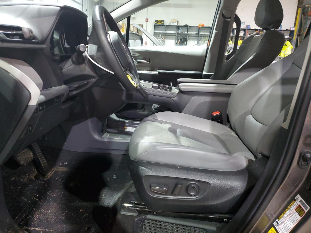 2023 TOYOTA SIENNA XLE - Image 7