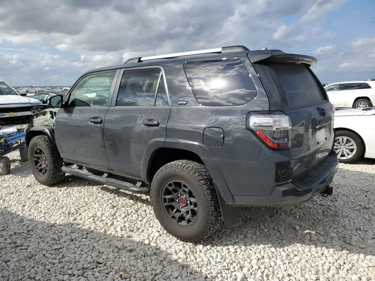 2024 TOYOTA 4RUNNER SR - Фото 2