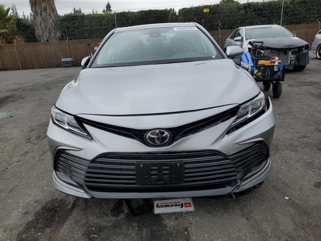 2024 TOYOTA CAMRY LE - Фото 5