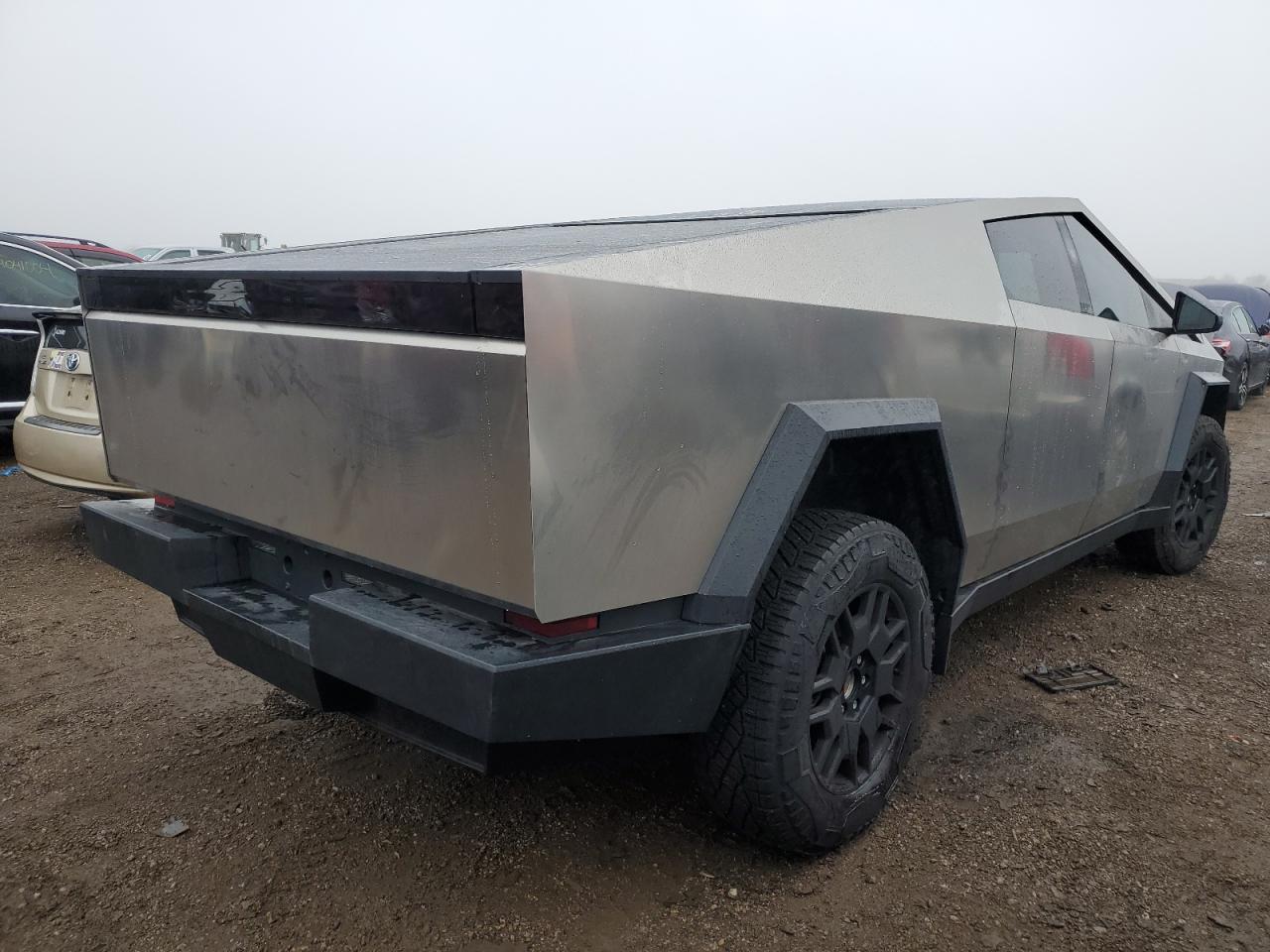 2024 TESLA CYBERTRUCK - Image 3