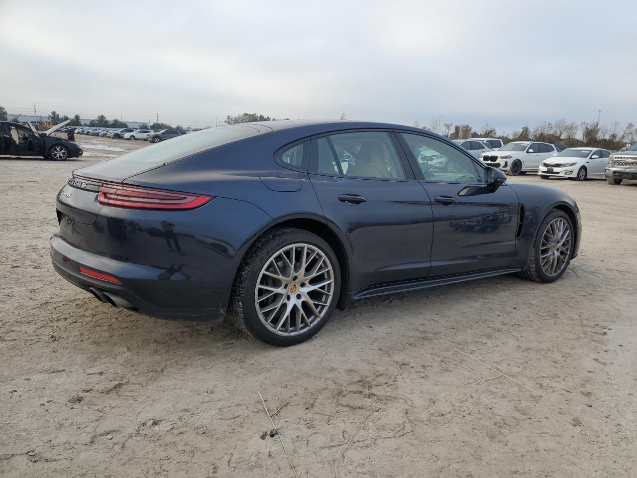 2018 PORSCHE PANAMERA 4 - Фото 3