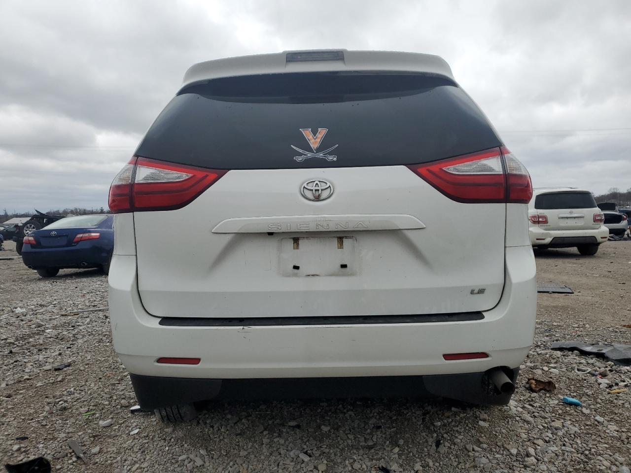 2019 TOYOTA SIENNA LE - Фото 6