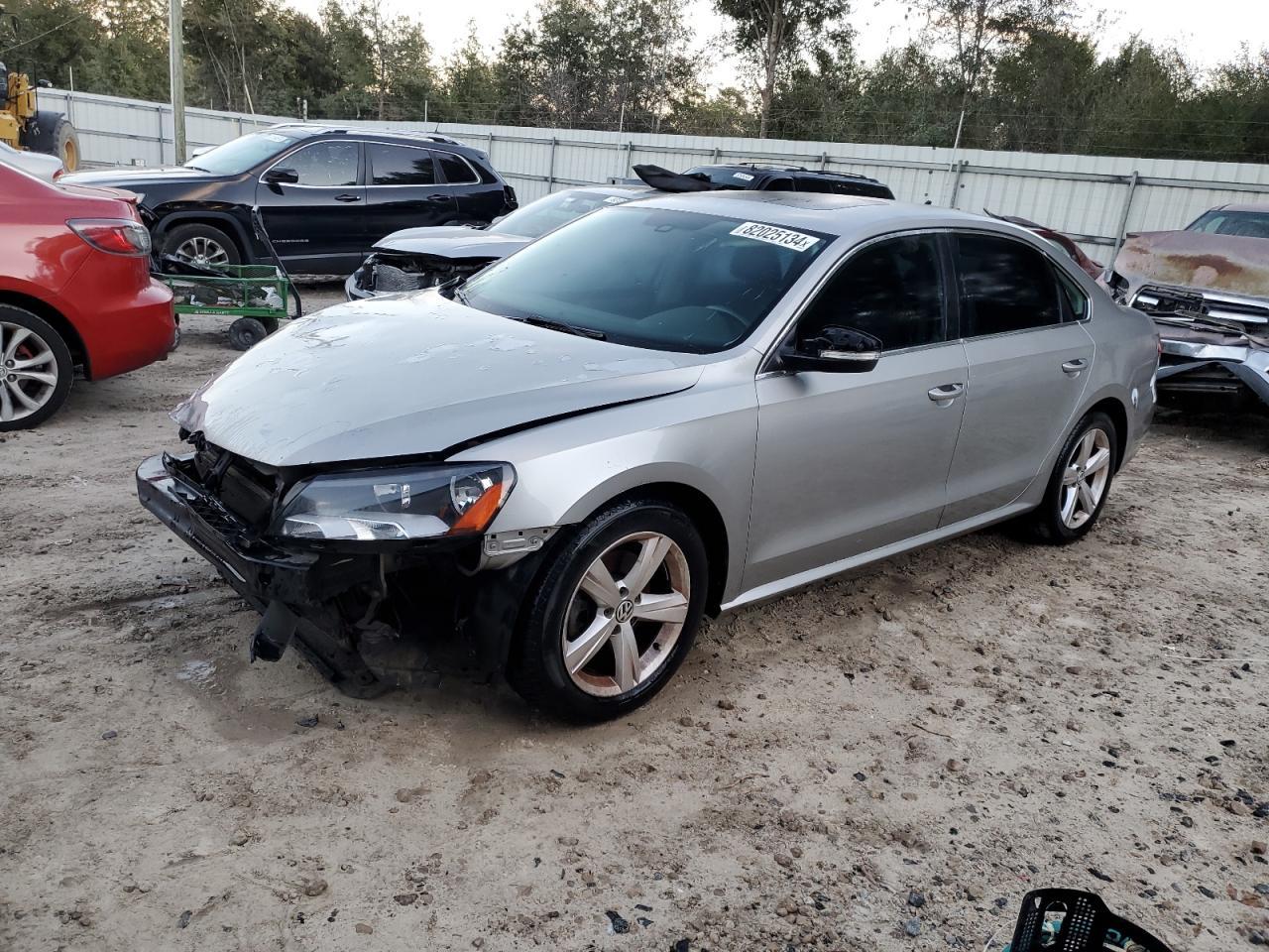 2013 VOLKSWAGEN PASSAT SE