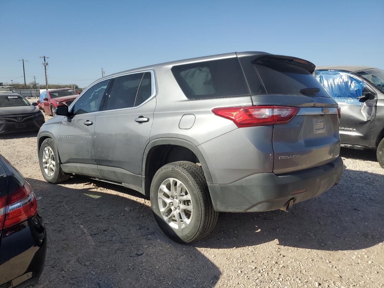 2021 CHEVROLET TRAVERSE L - Фото 2