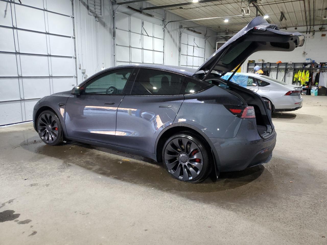 2023 TESLA MODEL Y - Image 2