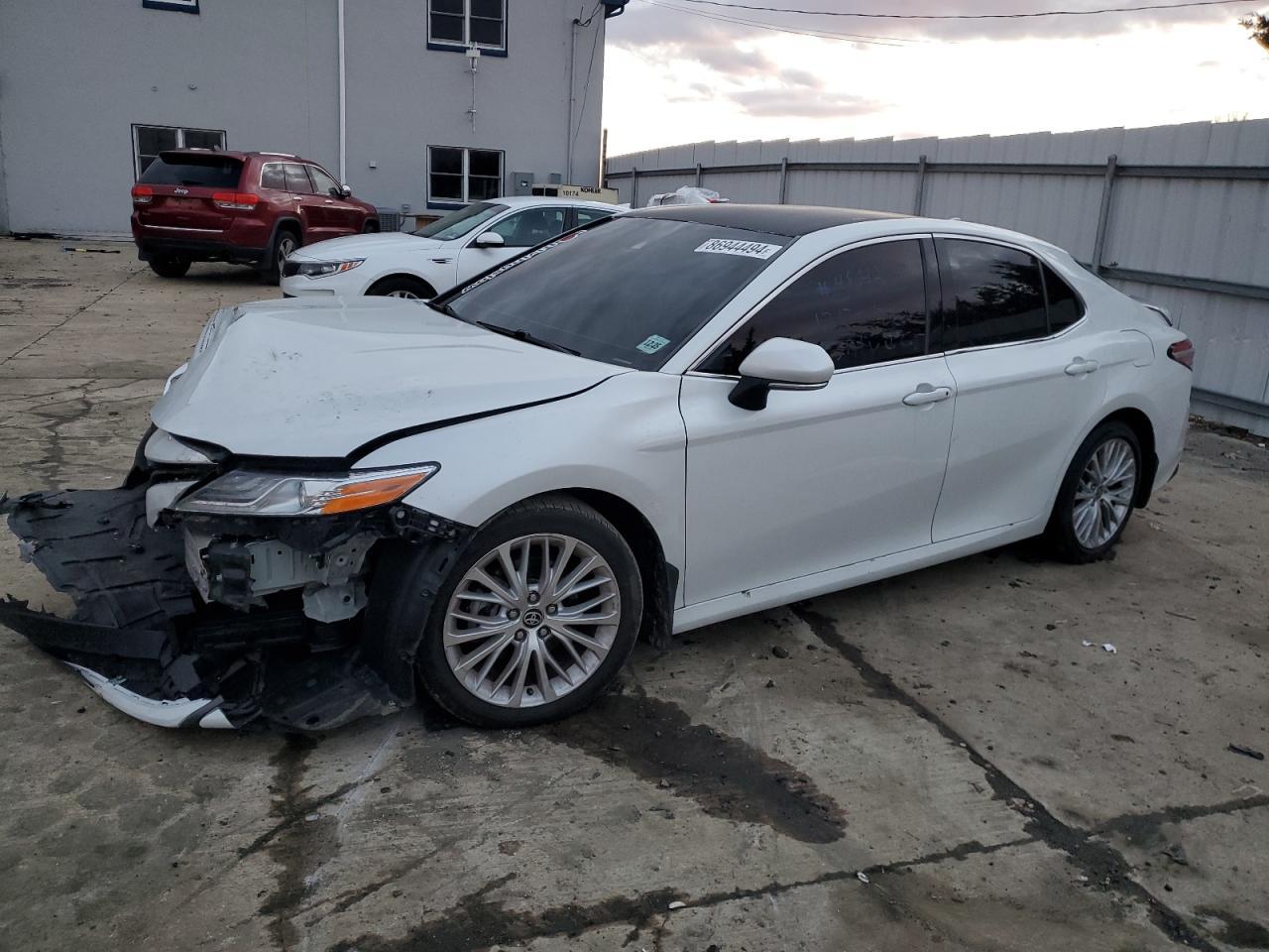 2020 TOYOTA CAMRY XLE car image