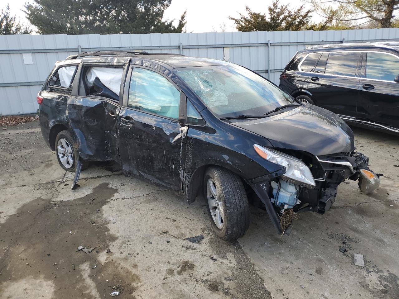 2020 TOYOTA SIENNA LE - Image 4