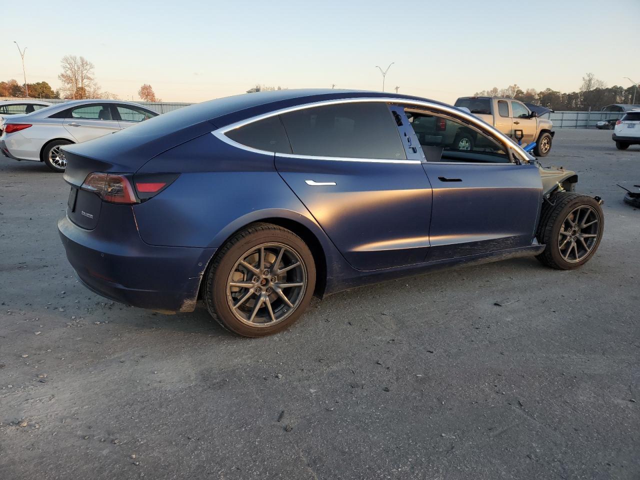 2019 TESLA MODEL 3 - Фото 3