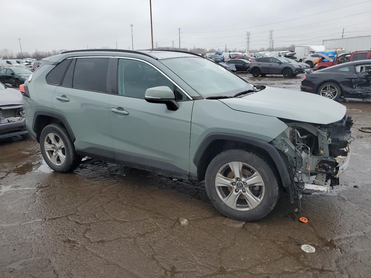 2020 TOYOTA RAV4 XLE - Image 4
