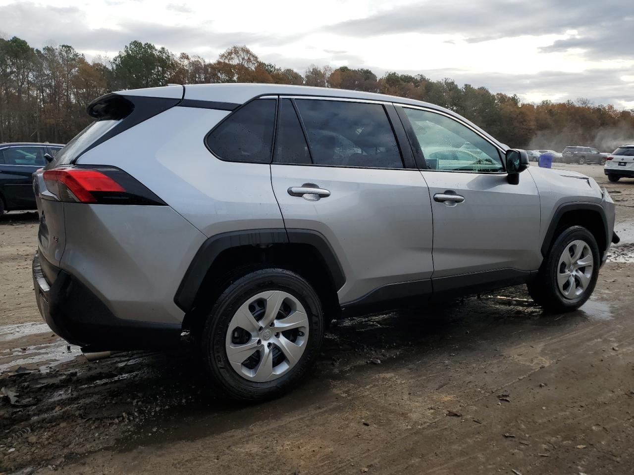 2023 TOYOTA RAV4 LE - Фото 3