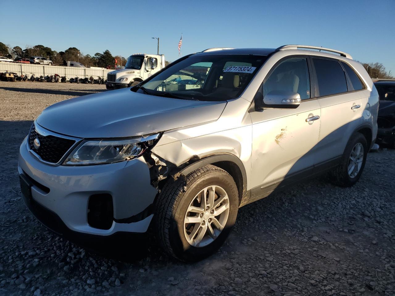2015 KIA SORENTO LX