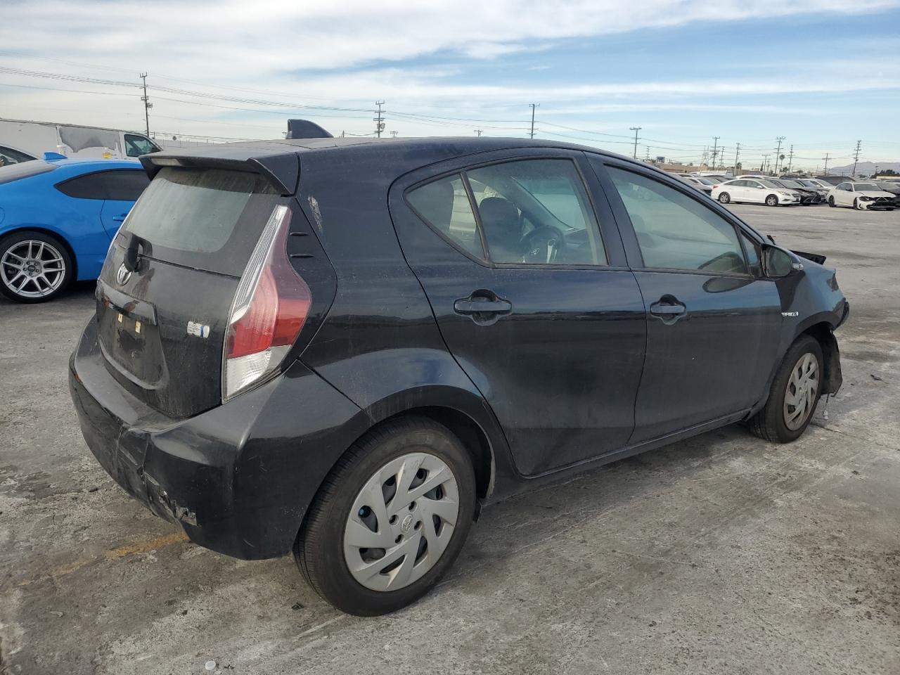 2016 TOYOTA PRIUS C - Image 3