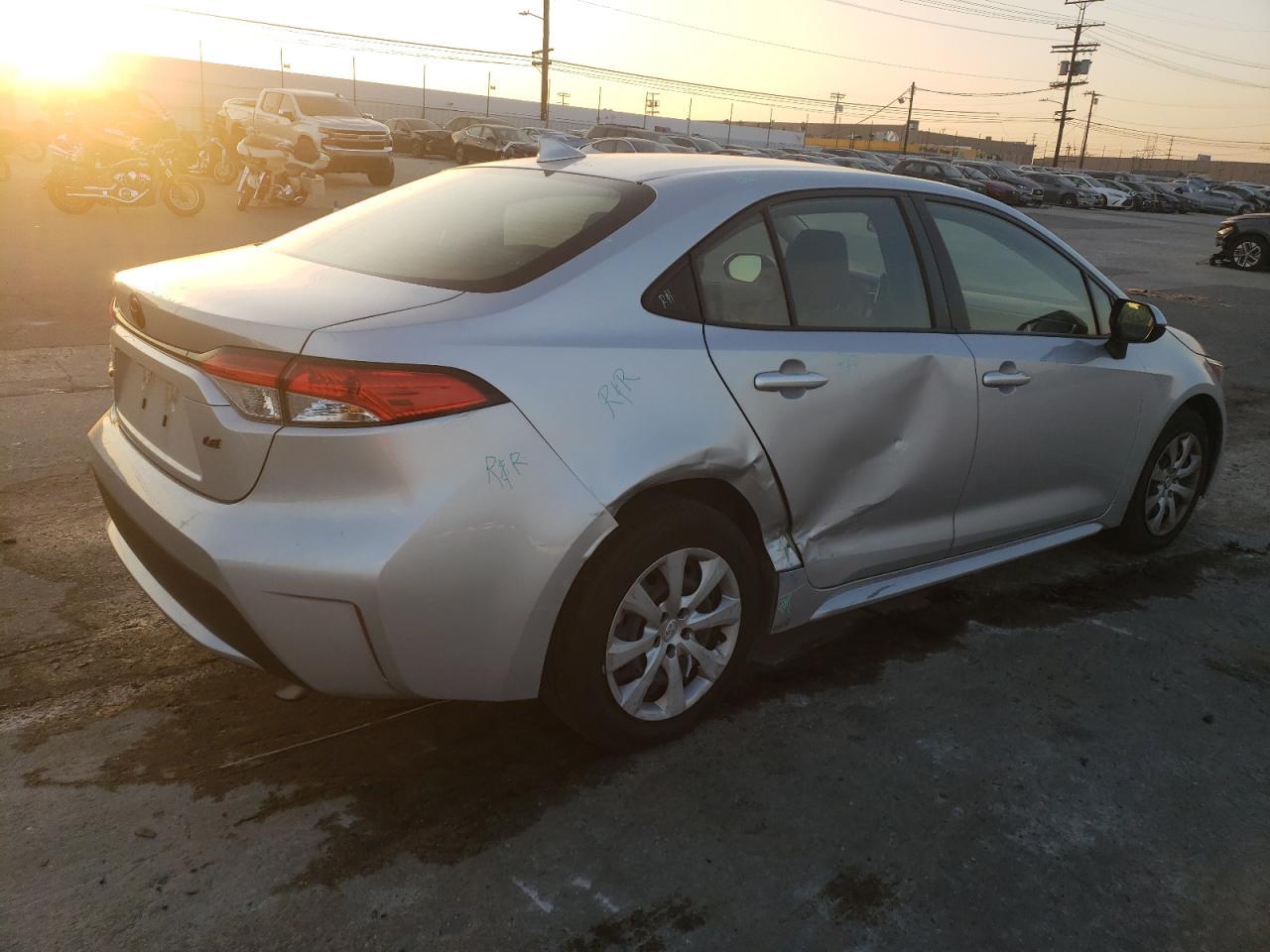 2022 TOYOTA COROLLA LE - Фото 3