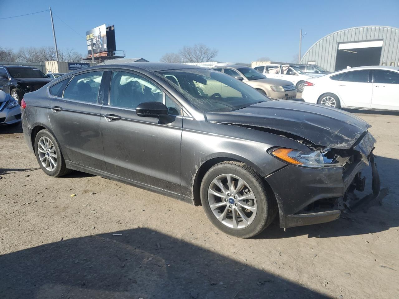 2017 FORD FUSION SE - Image 4