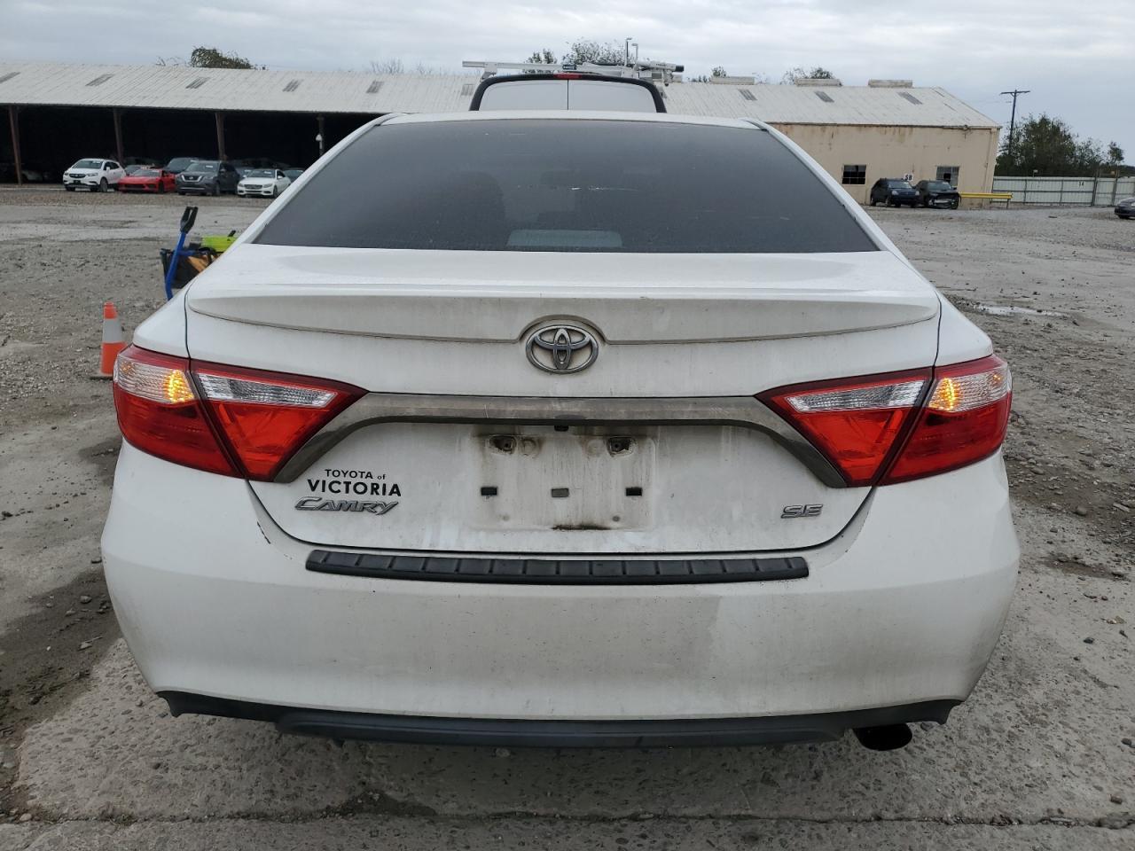 2016 TOYOTA CAMRY LE - Image 6