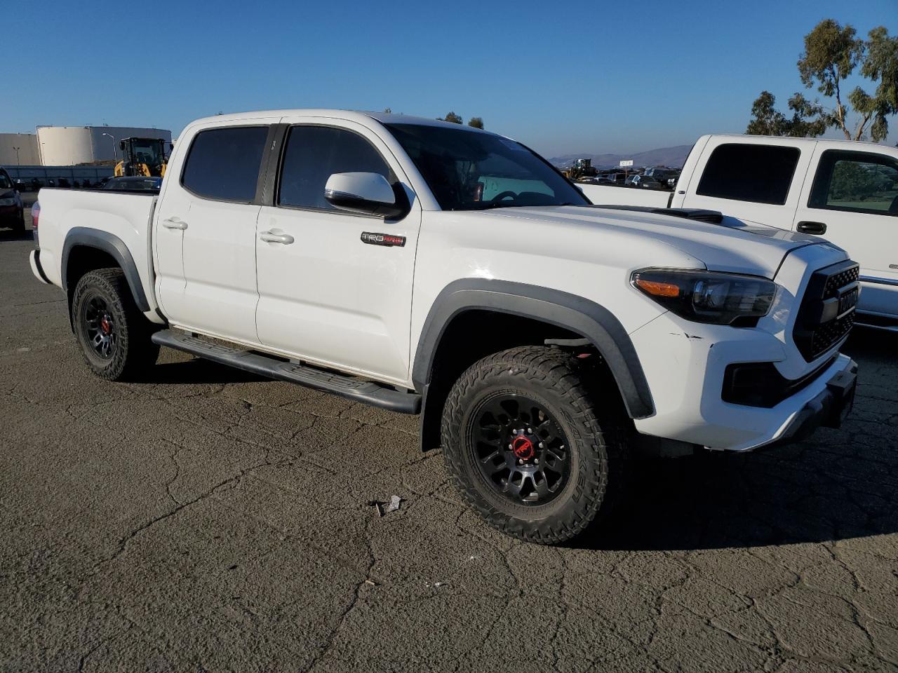 2019 TOYOTA TACOMA DOU - Фото 4