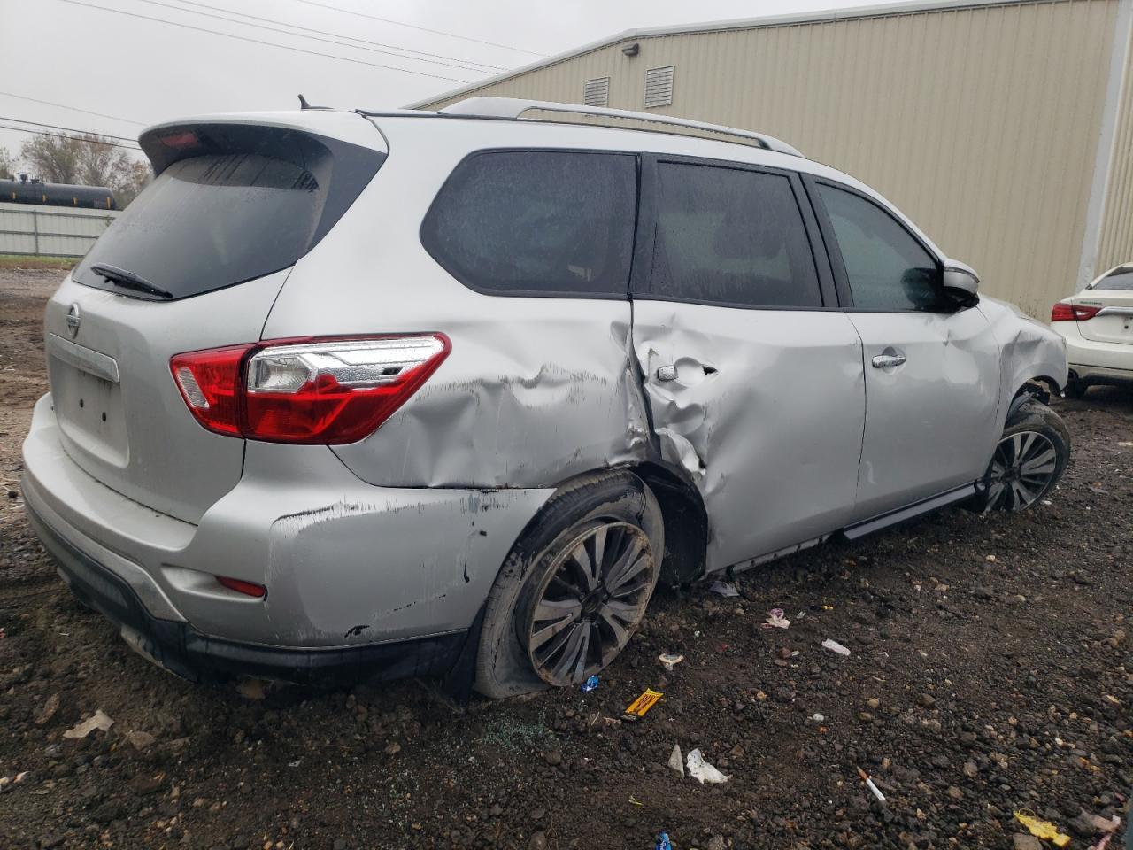 2017 NISSAN PATHFINDER - Image 3