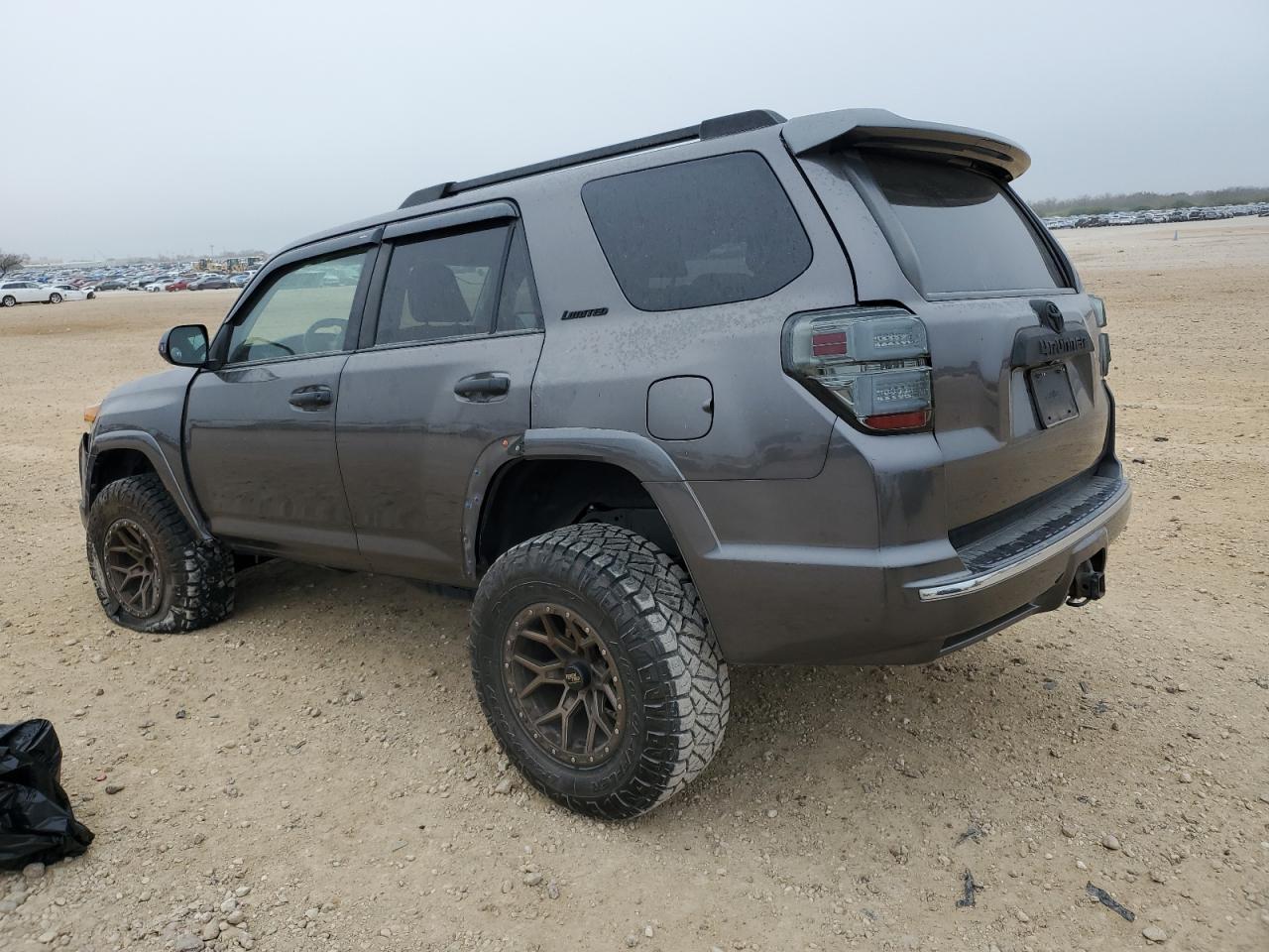 2011 TOYOTA 4RUNNER SR - Image 2