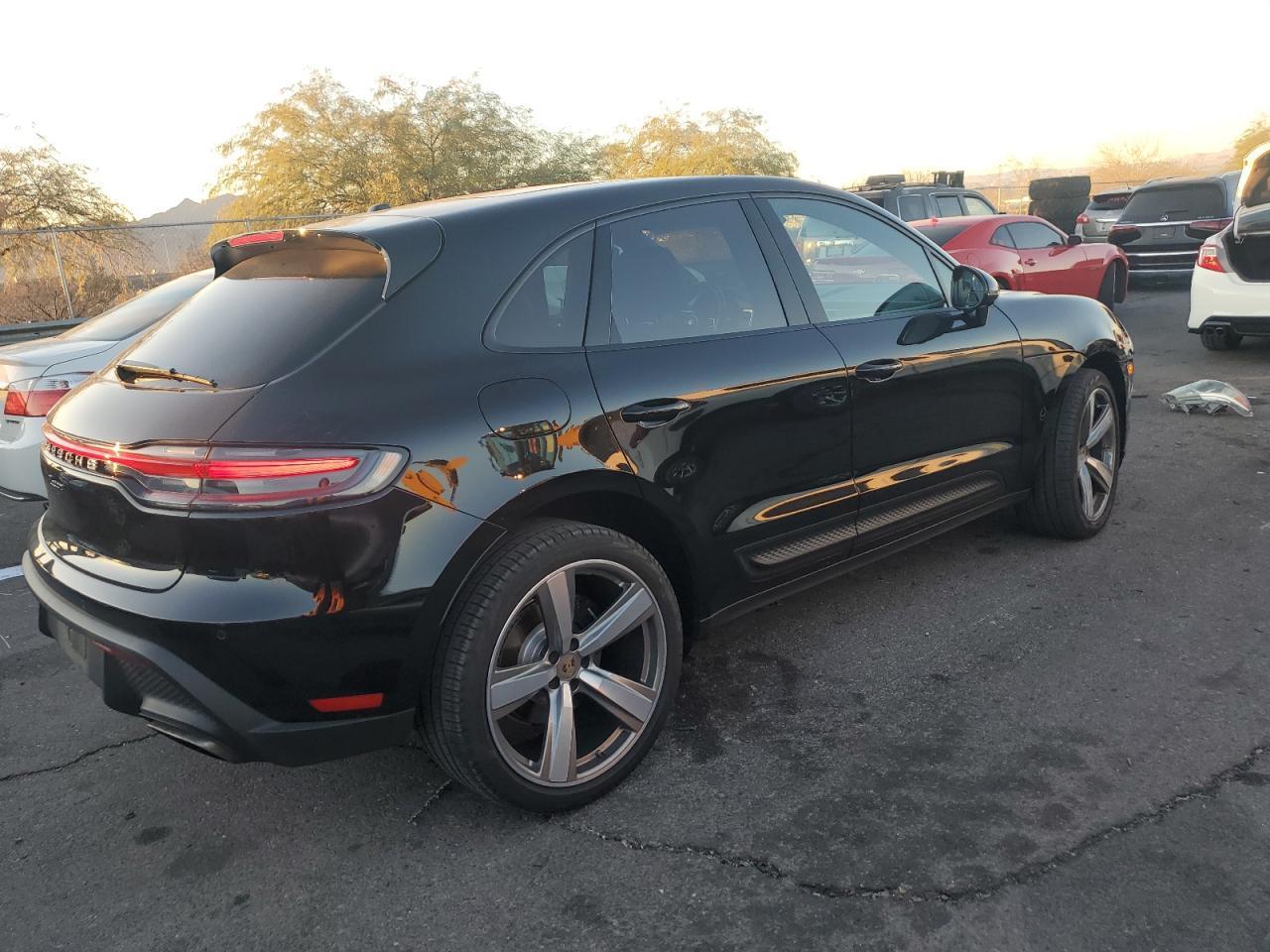 2023 PORSCHE MACAN BASE - Image 3