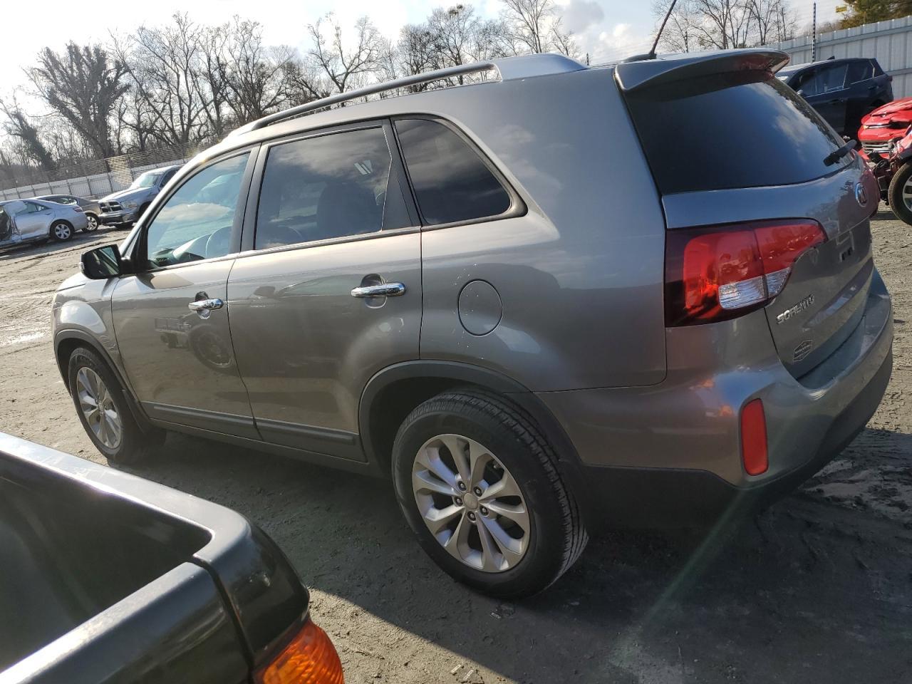 2015 KIA SORENTO EX - Image 2