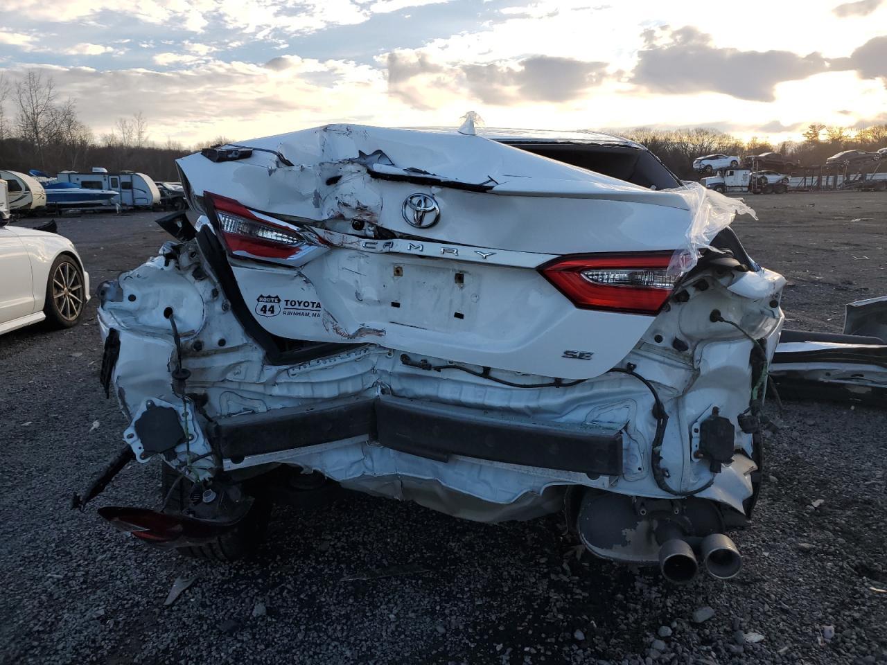 2018 TOYOTA CAMRY L - Фото 6